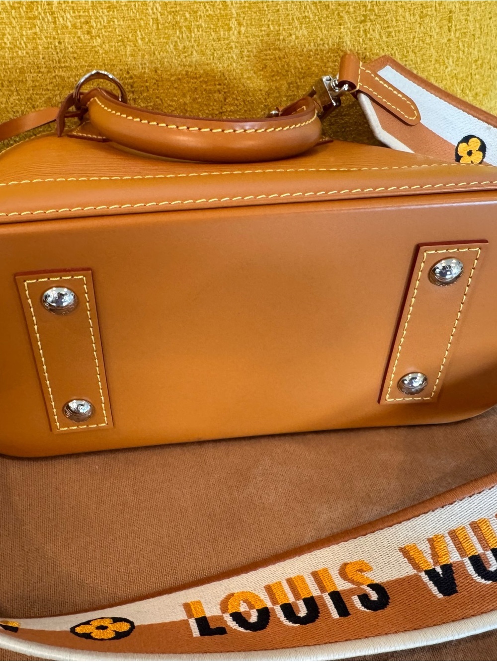 Louis Vuitton Epi Jacquard Alma BB limited edition color in Honey Gold. - Picture 7 of 11